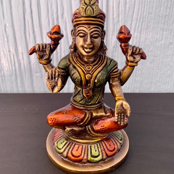 Lakshmi Sitting on Lotus Statue Figurine - Picture 1 of 8